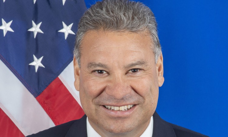 Escobar on a visit to BiH to reiterate US support for the sovereignty of BiH
